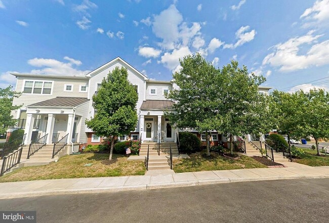Building Photo - 48 S Poplar St Rental