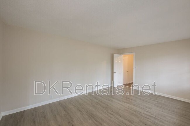 Photo - 2058 River Rd