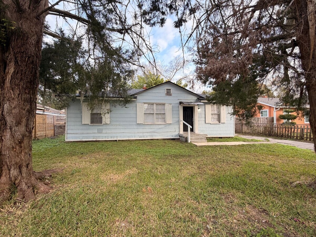 3 Bed 1 Bath Single Family Home! Pet Friendly! Near 295 for Easy Commute! - 3 Bed 1 Bath Single Family Home! Pet Friendly! Near 295 for Easy Commute!