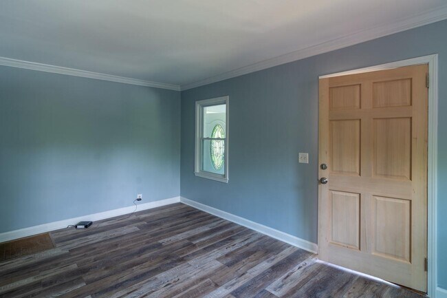 Photo - 233 Kinsey Ct NE