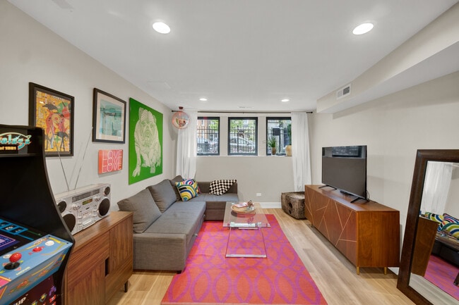 Photo - 3015 W Belden Ave Unidad 3015 W. Belden Ave. 1