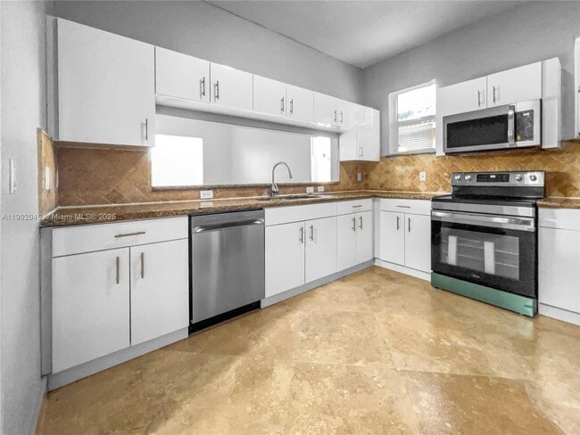 Photo - 1736 NE 9th Dr