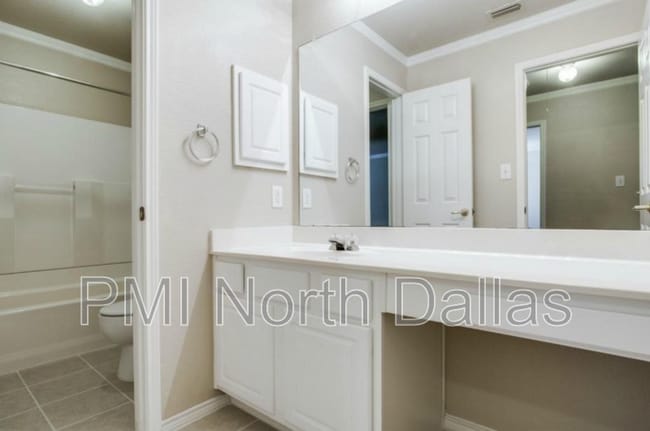 Photo - 7001 Van Gogh Dr