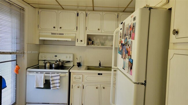 Photo - 950 Hillcrest Dr