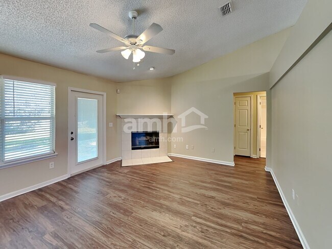 Photo - 2906 Decidely St