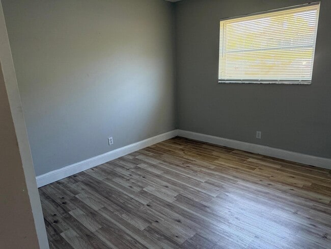 Photo - 5174 NE 6th Ave