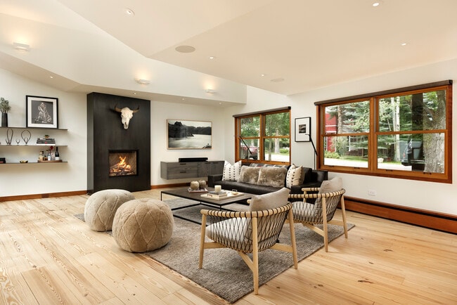 Photo - 411 W Francis St