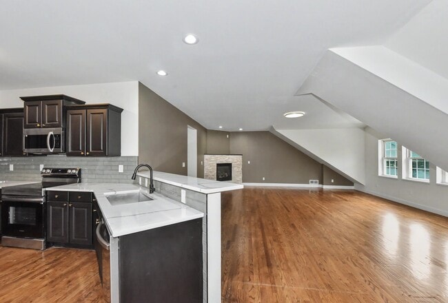 Building Photo - 502A W Garfield Ave