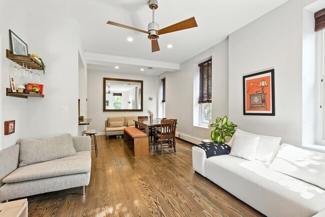 Photo - 30-34-34 E Concord St Unidad 11 Rental