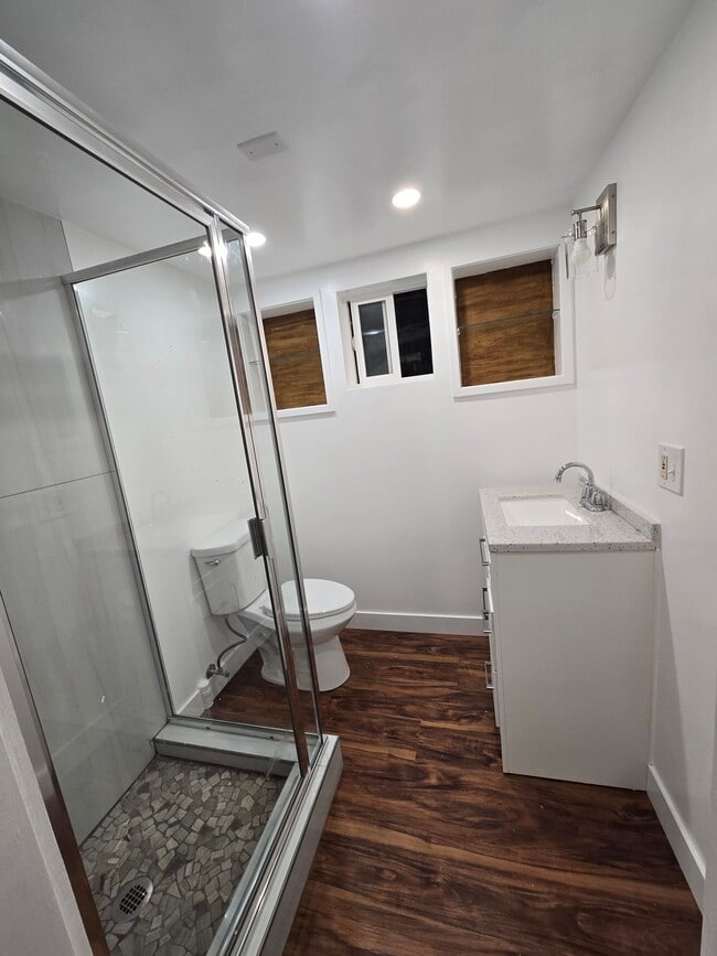 Building Photo - 1466 Ridge Way Unit 1466 lower level