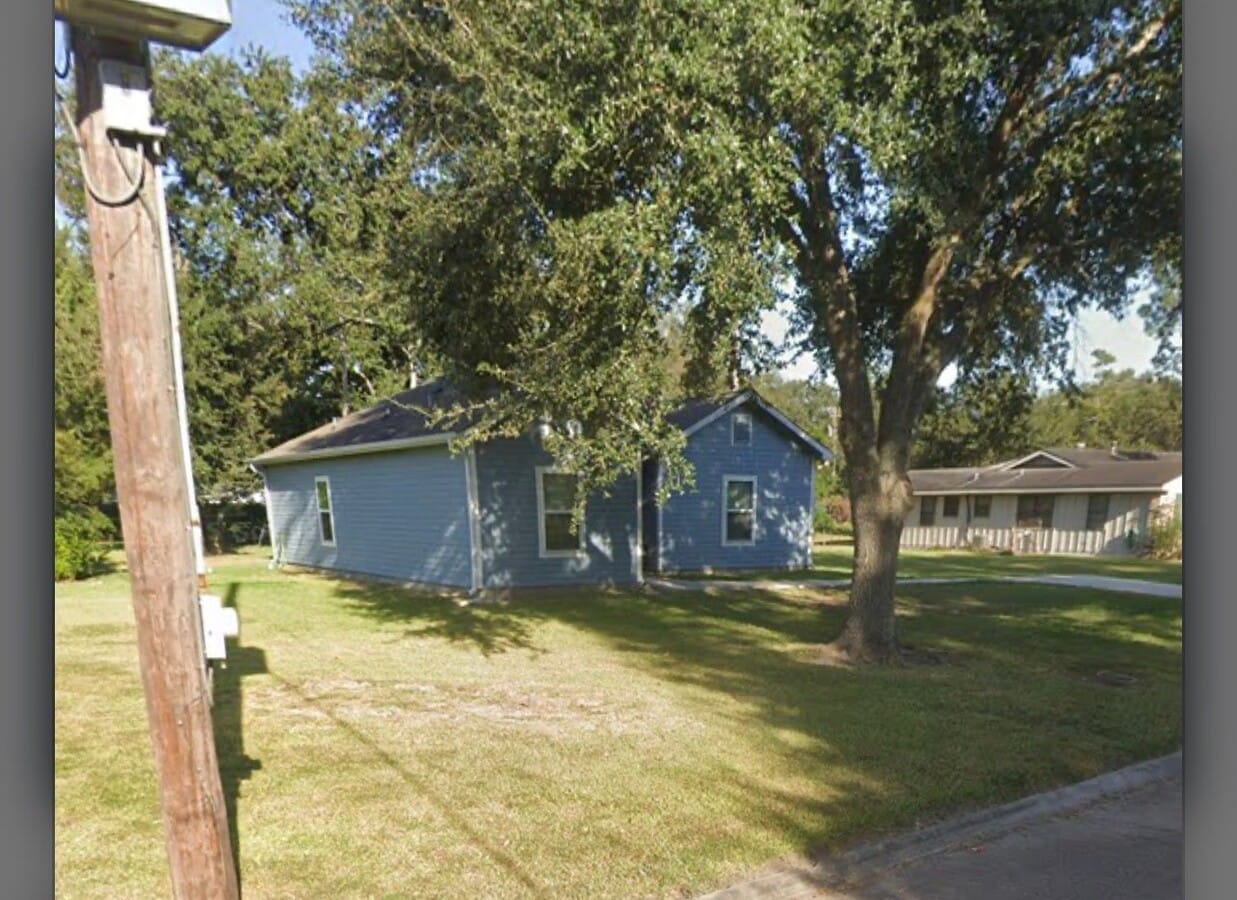 Photo - 490 Enfield Ln