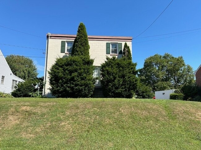 Building Photo - 1249 E Caracas Ave Unit B