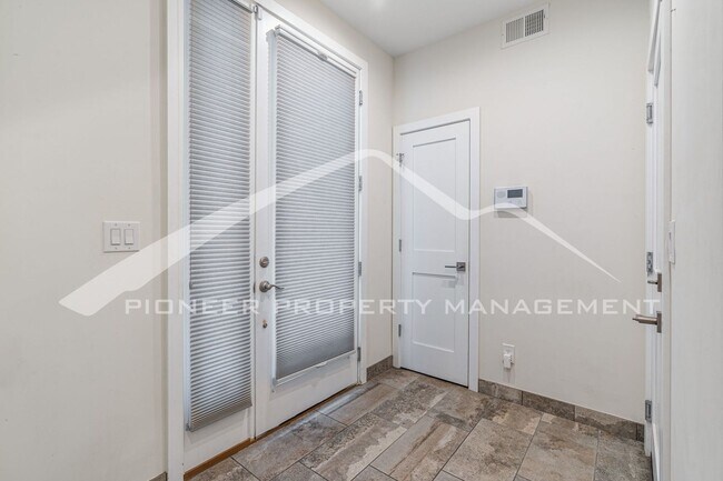 Photo - Spacious Condo with Washer/Dryer and Centr...