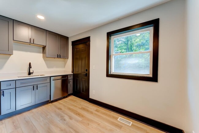 Photo - 2436 Belvedere Ave