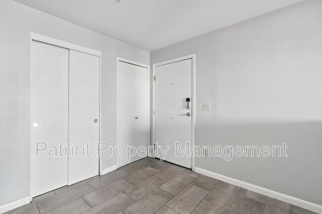 Photo - 1005 E 8th St