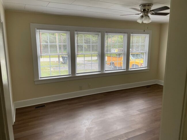 Photo - 504 Pearces Rd