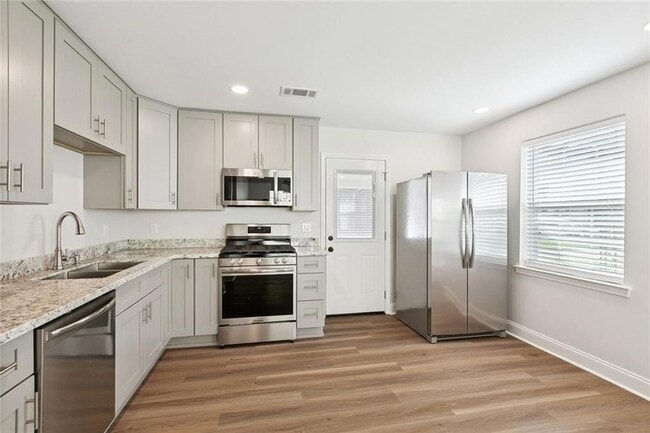 Photo - 211 Newman Ave