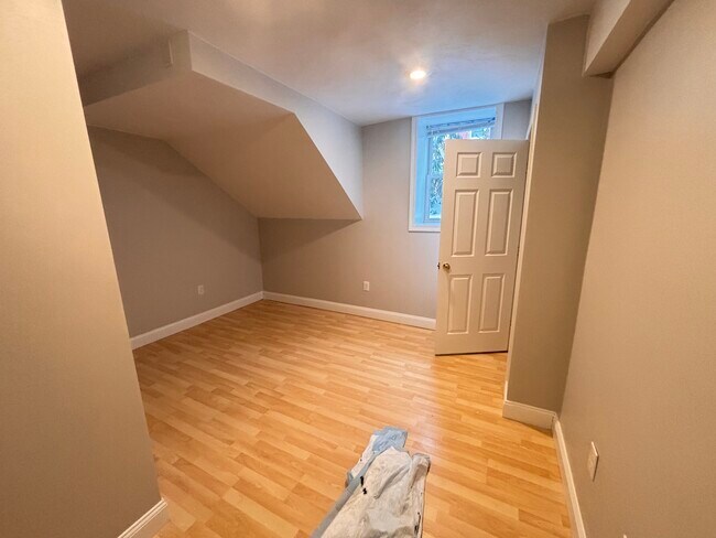 Photo - 10 Strathmore Rd Unit #B