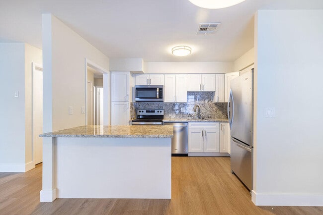 Photo - 114 S Lakeside Dr