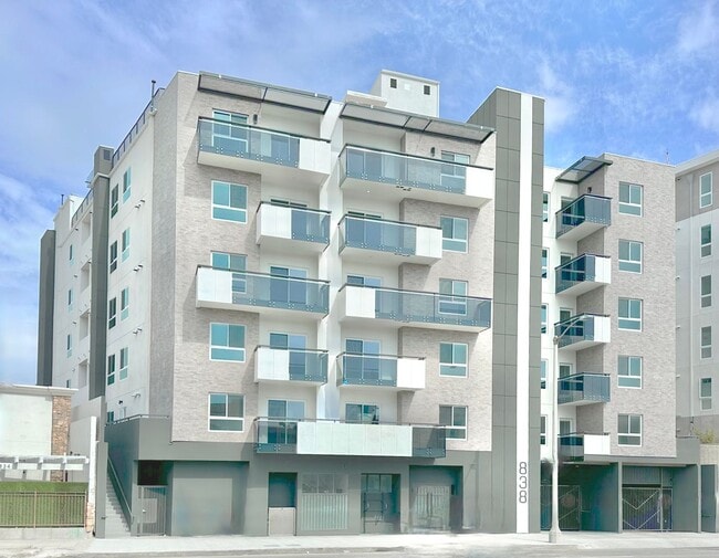838 S La Brea Ave