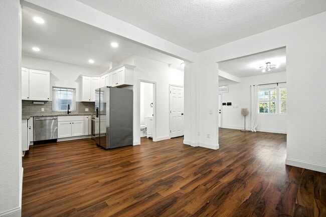 Building Photo - 530 Maryland Ave