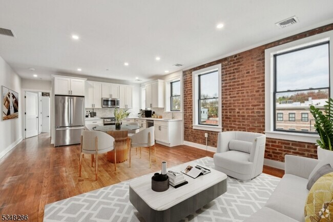 Building Photo - 35 Main St Unit 3B Rental