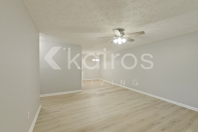 Photo - 320 Deer Park Dr