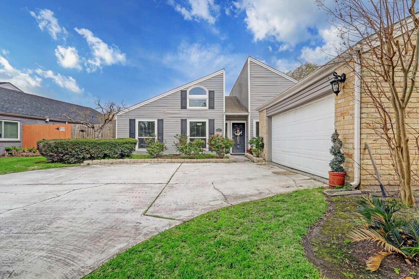 Photo - 2235 Round Lake Dr