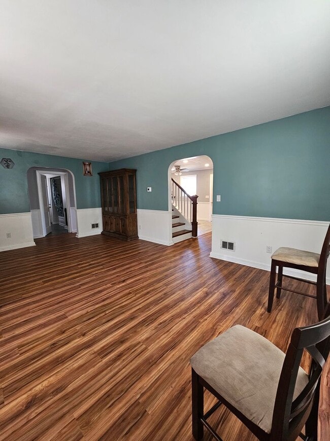 Photo - 923 Rohrerstown Rd