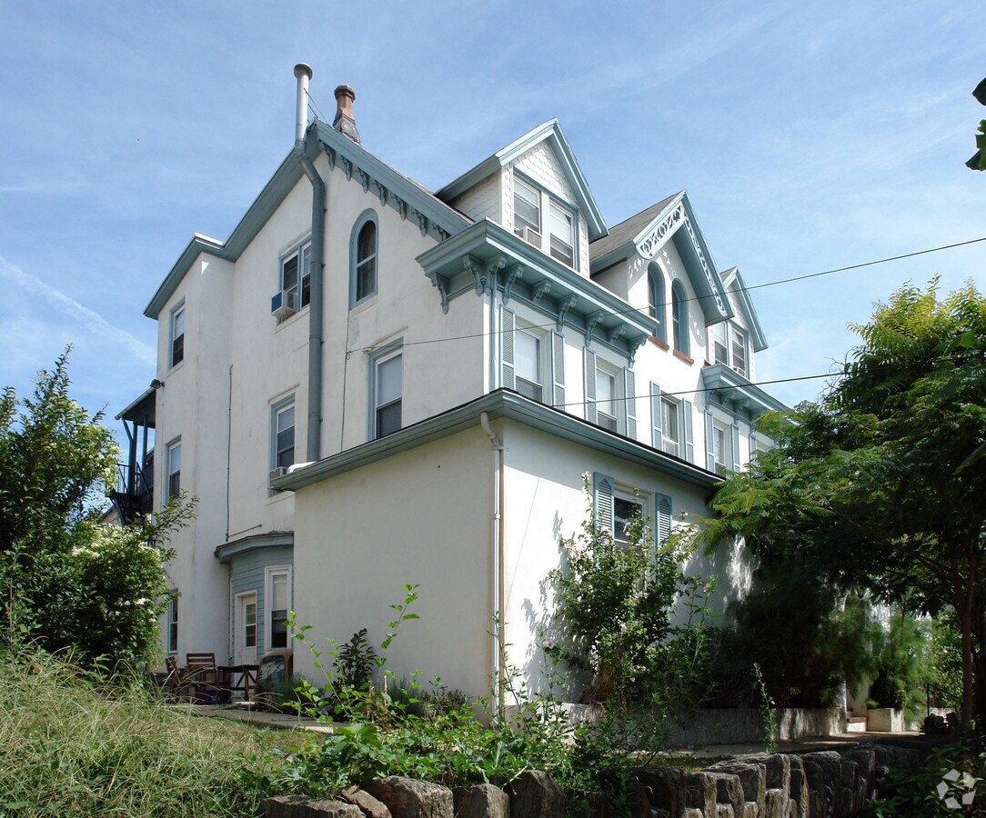 Photo - 410 Spring Mill Ave