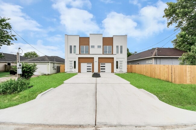 Photo - 8206 Colonial Ln