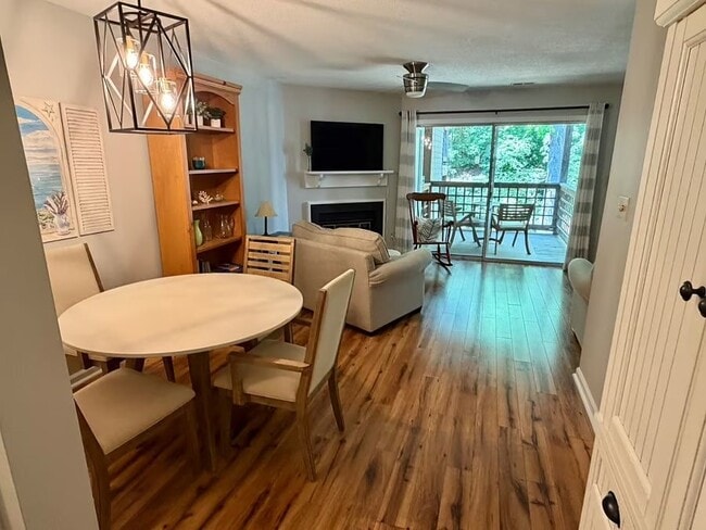 Building Photo - 4100 Sedgewood Dr Unit 203