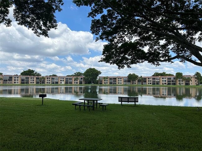 Photo - 6123 Coral Lake Dr Unidad 211 Rental
