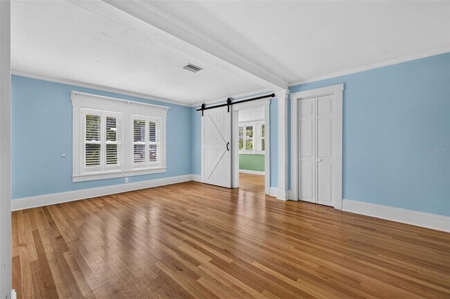 Photo - 247 25th St N