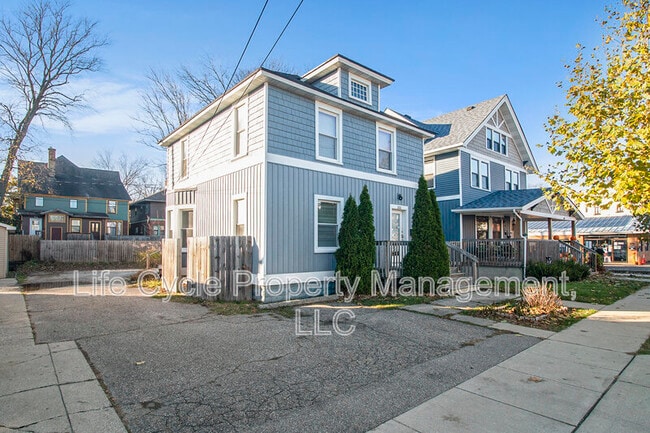 353 Atlas Ave SE