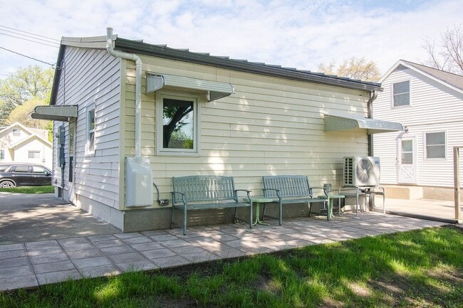 Photo - Cozy 2 Bedroom SE Rochester Home with Incredible Yard!
