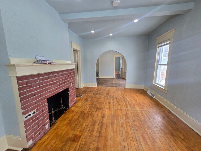 Photo - 406 Naymut St Unit Lower