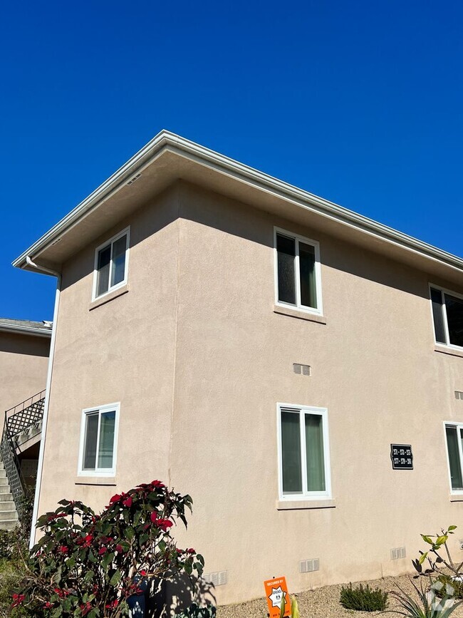Building Photo - Midtown Ventura - One bedroom, one bath up... Rental