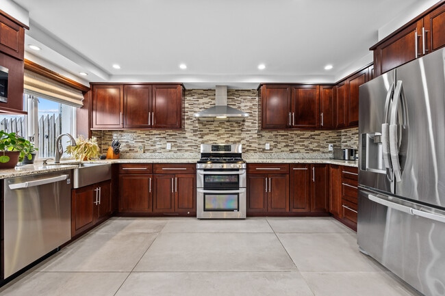 Photo - 84 Gotham Ave