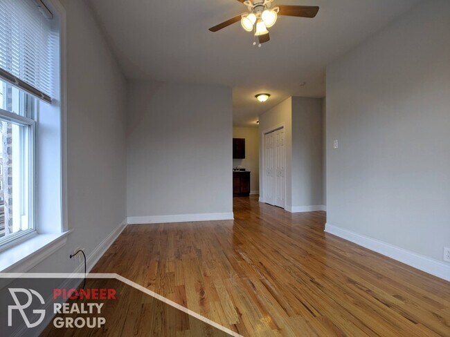 951 W Cornelia Ave Unit 3