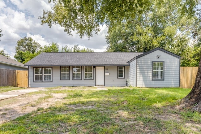 Building Photo - 5311 Dewberry St Rental