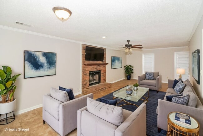 Photo - 476 Griffon Dr