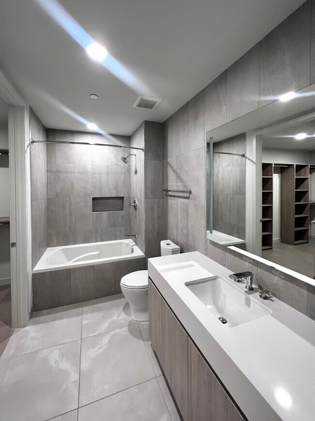 Photo - 55 NW 30th St Unit B5