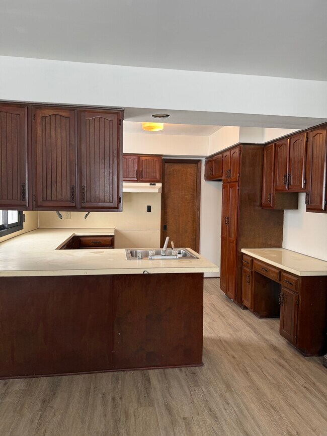 Photo - 6727 Parkland