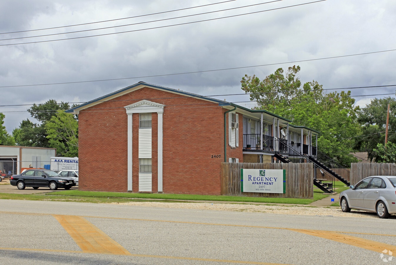 Photo - 2407 Old Alvin Rd