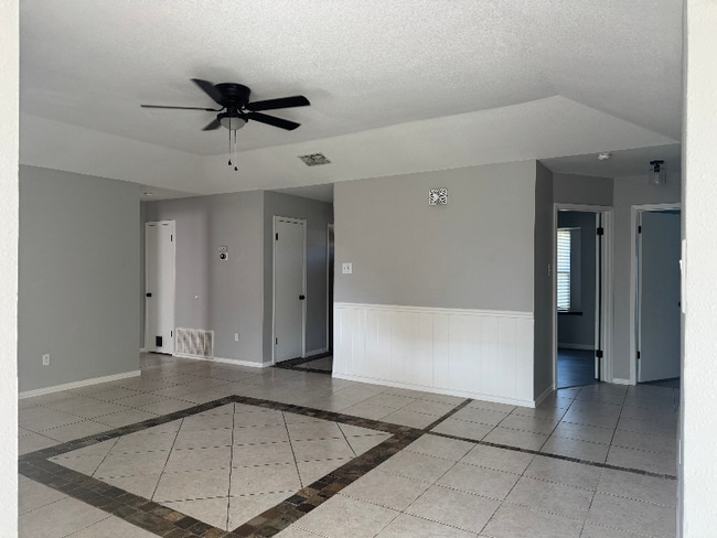 Photo - 837 Orleans Dr