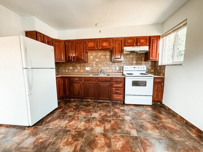 Kitchen - 3412 Lumardo Ave Unit Apt. #4