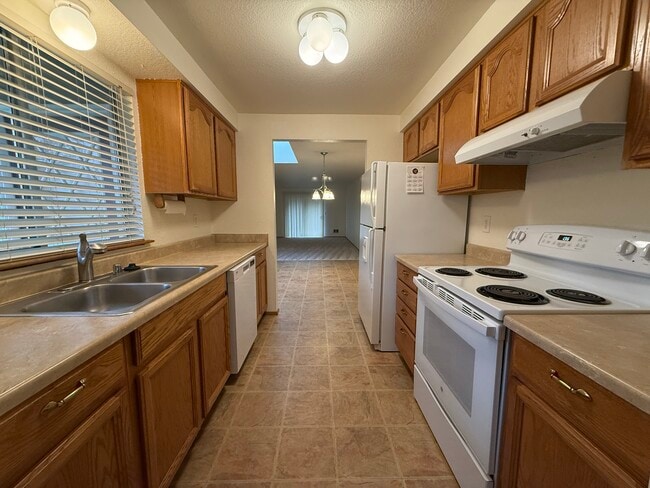 Photo - 9114 44th Dr NE