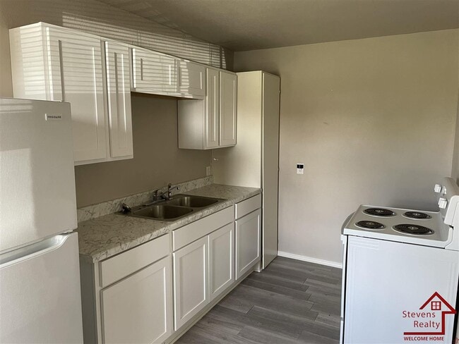 Photo - 1315 SW E Ave