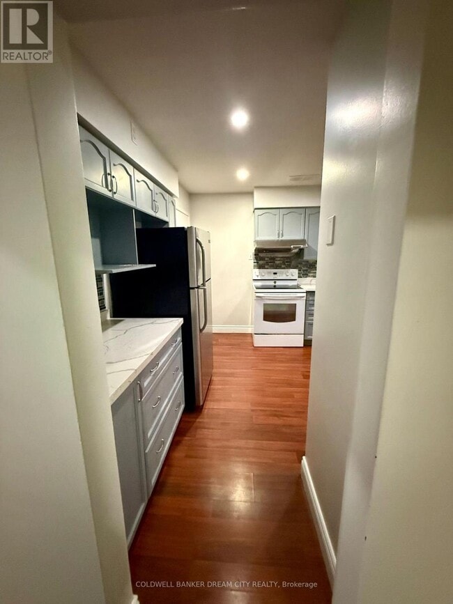 Photo - 234 Erb St E